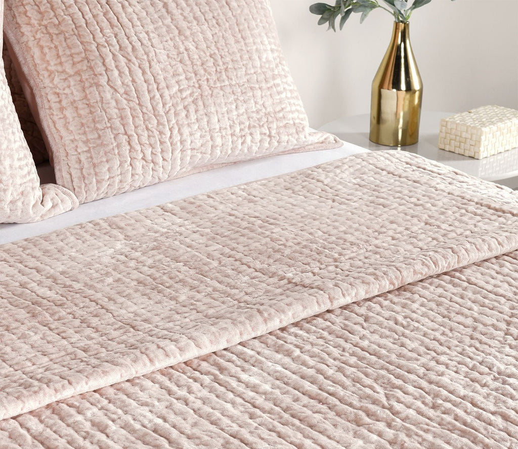 Bari Velvet Bliss Pink Quilt