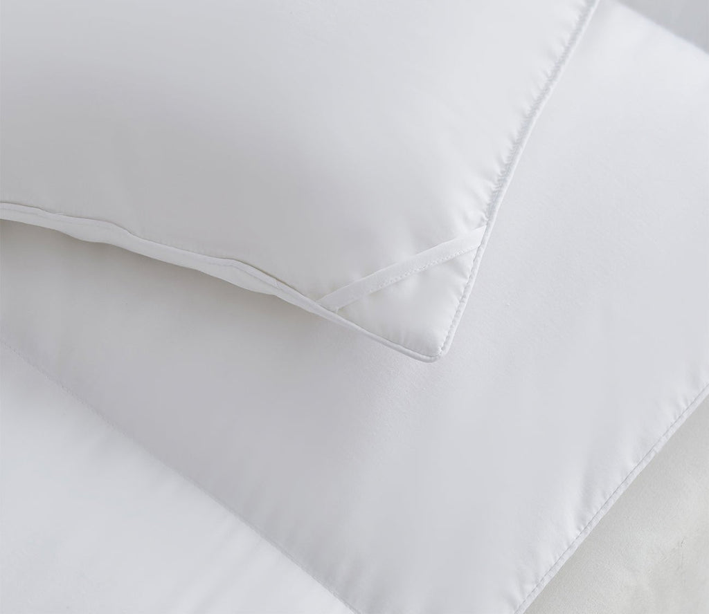 All Season Polyester and Cotton Blend Goose Down Fiber Comforter