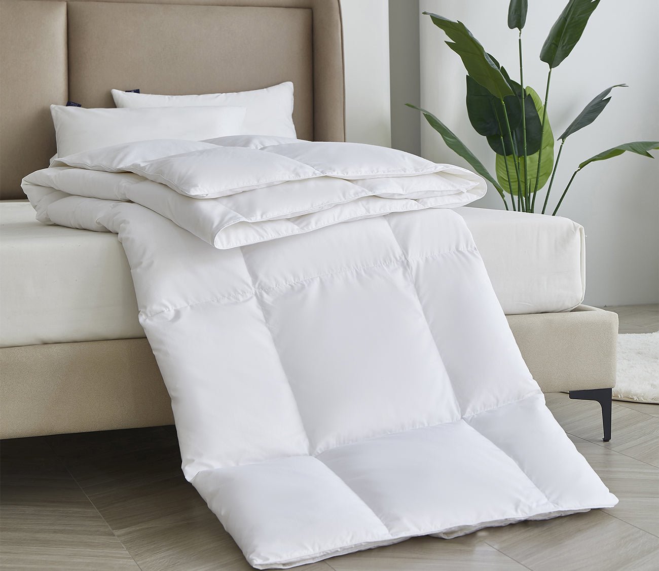 All Season Polyester and Cotton Blend Goose Down Fiber Comforter